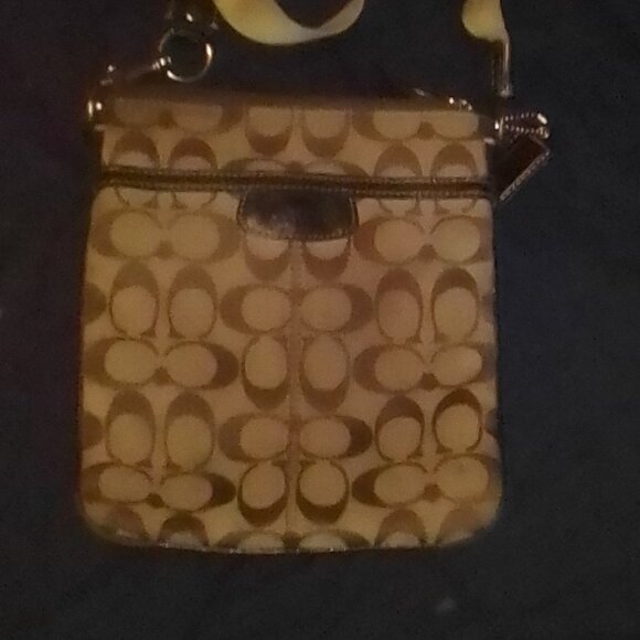 Couch - Picture 1 of 1